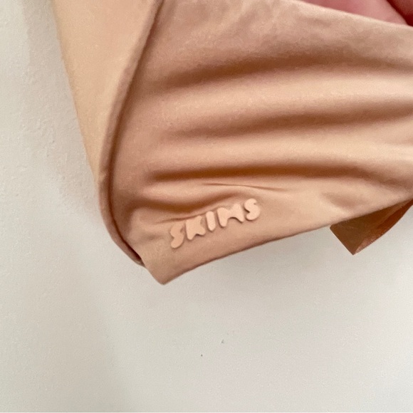 🎉 NEW LISTING Skims Lightly Paded Bra 34C Beige Tan - Picture 8 of 14